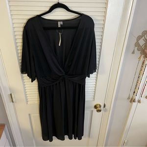 NWT | ASOS Curve | Twist Detail Pleated Kimono Midi Black Dress Size: 18